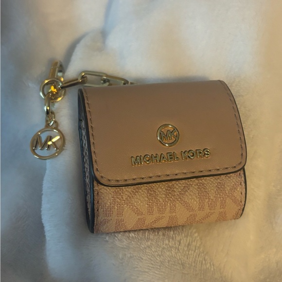 Michael Kors AirPod Case - Picture 1 of 1
